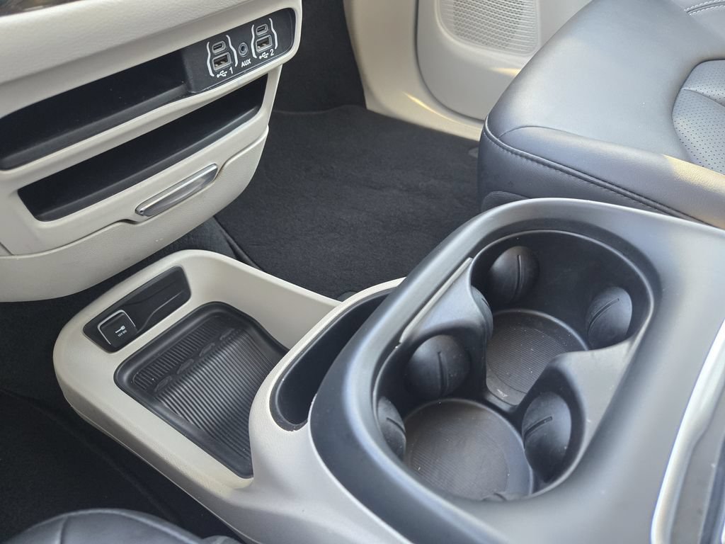 Used 2024 Chrysler Pacifica Touring-L FWD image 21