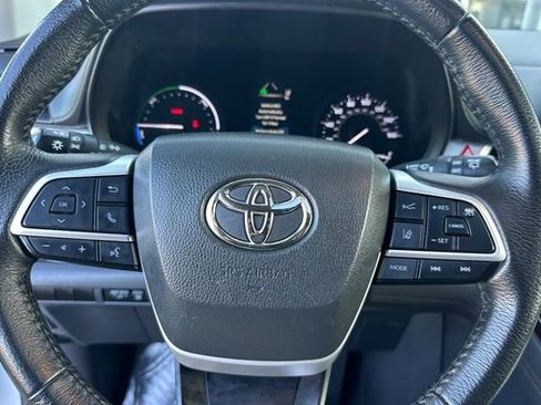 Used 2023 Toyota Sienna XLE image 30