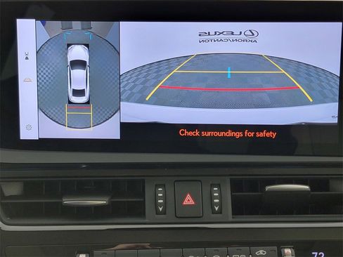 Used 2024 Lexus ES 300h w/ Luxury Package image 38