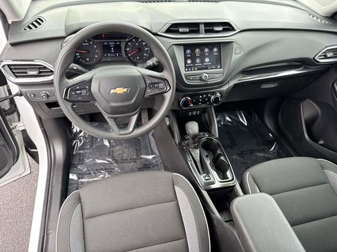 Used 2022 Chevrolet TrailBlazer LT image 2