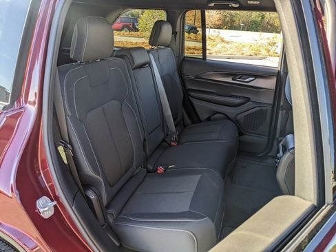 New 2025 Jeep Grand Cherokee Laredo image 39