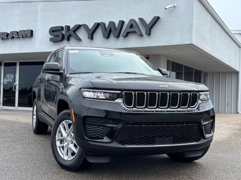 New 2025 Jeep Grand Cherokee Laredo X w/ Luxury Tech Group I AWD/4WD image 1