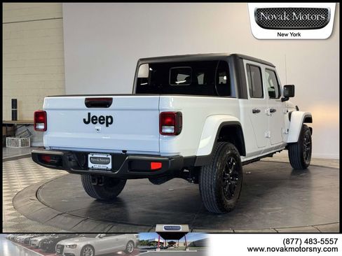 Used 2022 Jeep Gladiator Sport AWD/4WD image 11