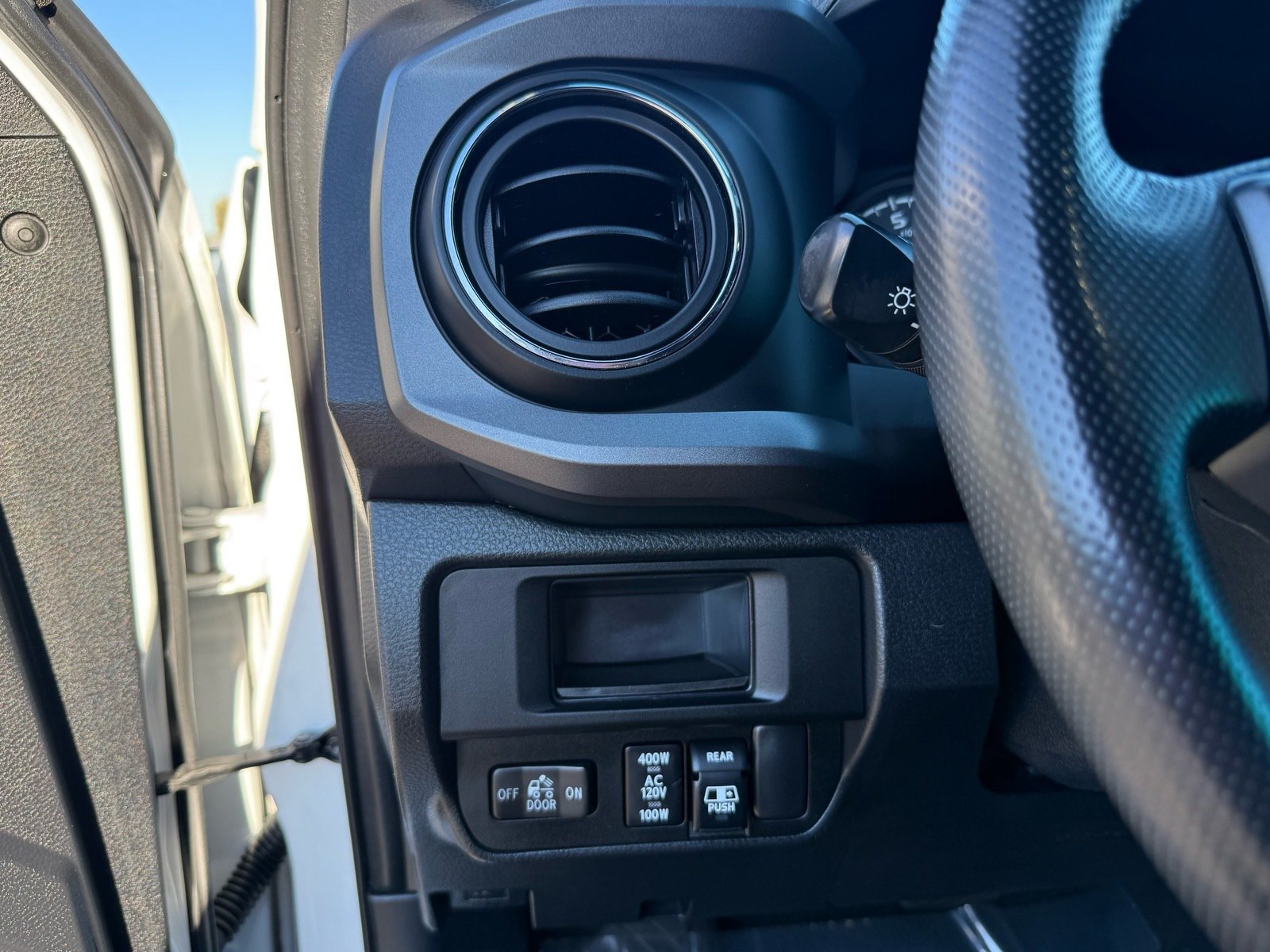 Used 2017 Toyota Tacoma TRD Sport w/ Tow Package RWD image 15