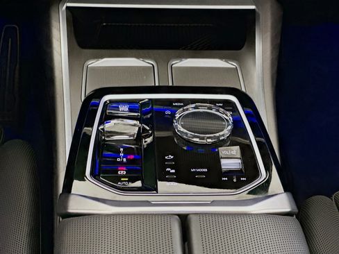 Used 2023 BMW 760i xDrive image 13