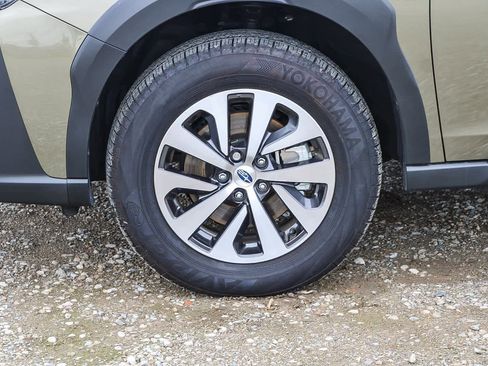 Used 2025 Subaru Outback Premium image 9