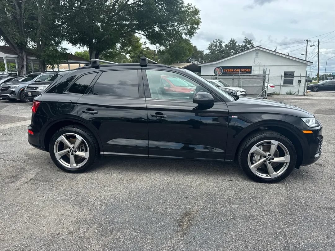 Used 2020 Audi Q5 2.0T Titanium Premium Plus w/ Premium Plus Package AWD/4WD image 4