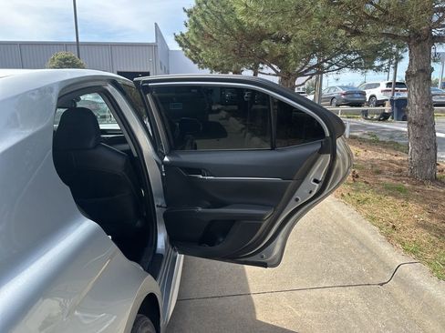 Used 2022 Toyota Camry XSE FWD image 16