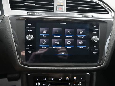 Used 2023 Volkswagen Tiguan SE FWD image 18