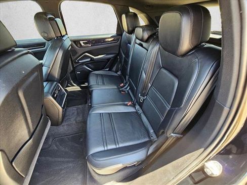 Used 2019 Porsche Cayenne AWD/4WD image 18