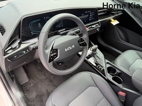 New 2026 Kia Niro EX FWD image 11
