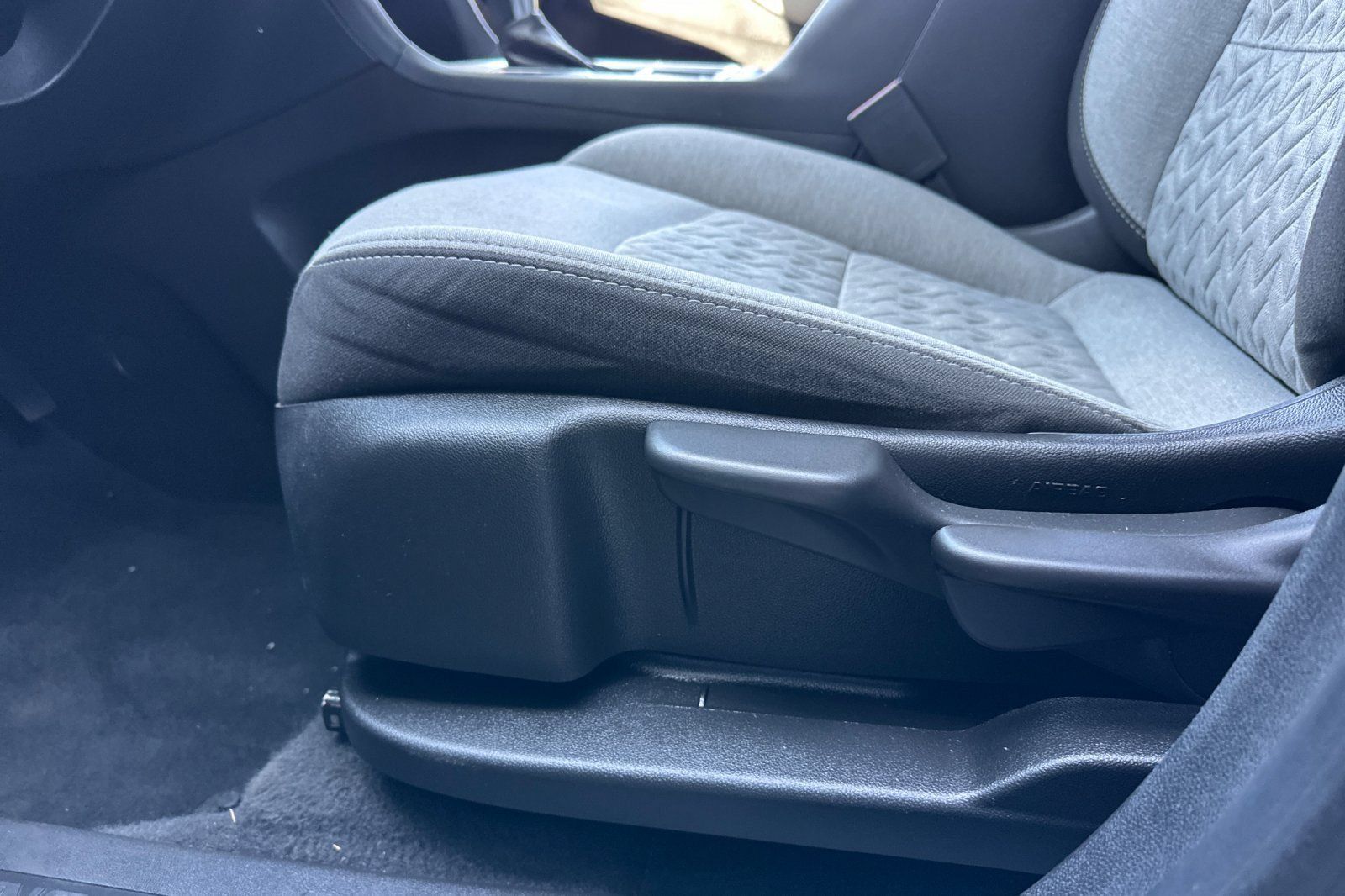 Used 2023 Chevrolet Equinox LS w/ LPO, Floor Liner Package FWD image 15
