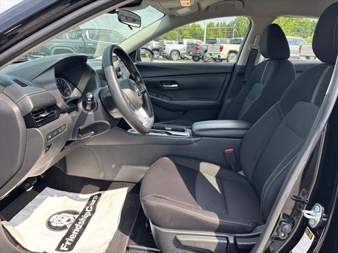 Used 2025 Nissan Sentra SV FWD image 11