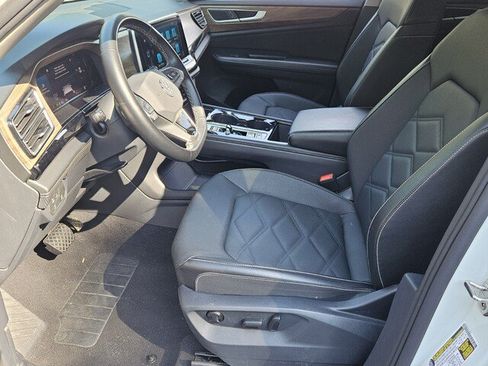 Used 2025 Volkswagen Atlas SE FWD image 12