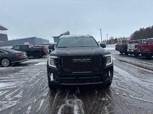 Used 2021 GMC Yukon SLT w/ SLT Luxury Plus Package image 3