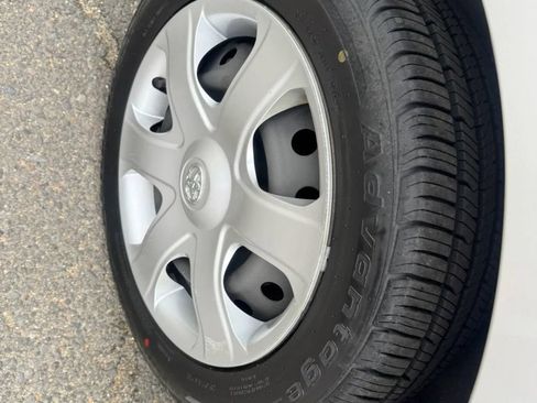 Used 2009 Toyota Matrix S FWD image 13