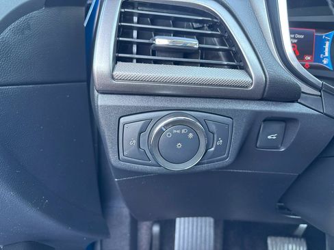 Used 2020 Ford Fusion SE FWD image 12
