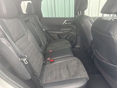 Used 2022 Mitsubishi Outlander SE image 7