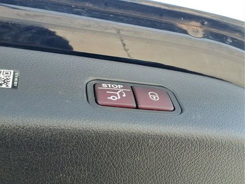 Used 2023 Mercedes-Benz GLC 300 4MATIC image 29