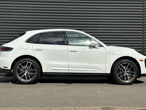 Used 2025 Porsche Macan image 9