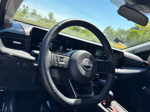 Certified 2025 Nissan Kicks SR FWD image 22