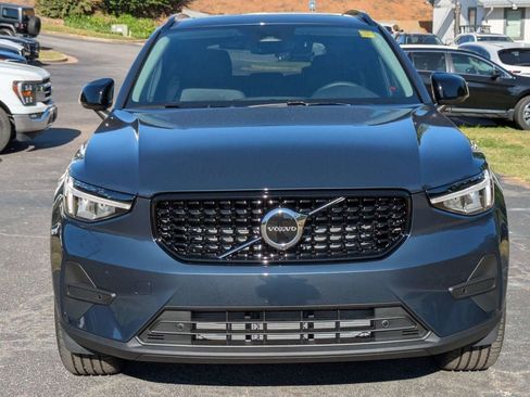 New 2026 Volvo XC40 B5 Core AWD/4WD image 9