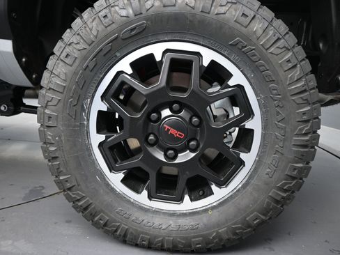 New 2025 Toyota Tacoma TRD Off-Road image 15