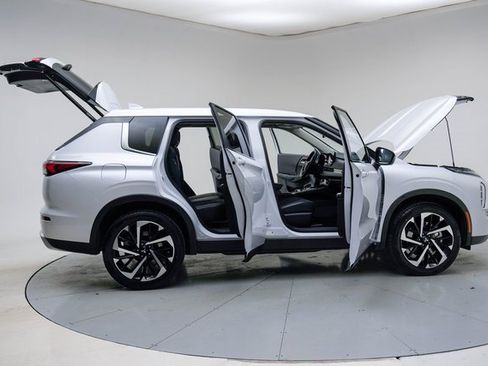 Used 2024 Mitsubishi Outlander SE image 14