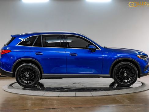 Used 2026 Mercedes-Benz GLC 300 w/ Winter Package image 9