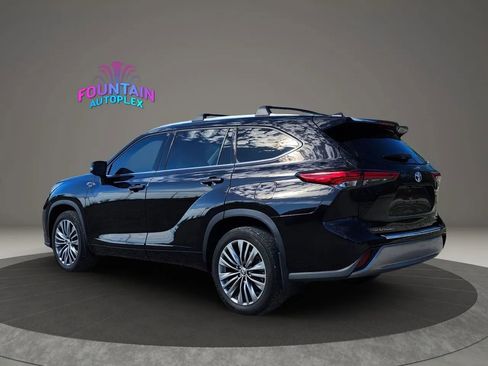 Used 2020 Toyota Highlander Platinum image 3