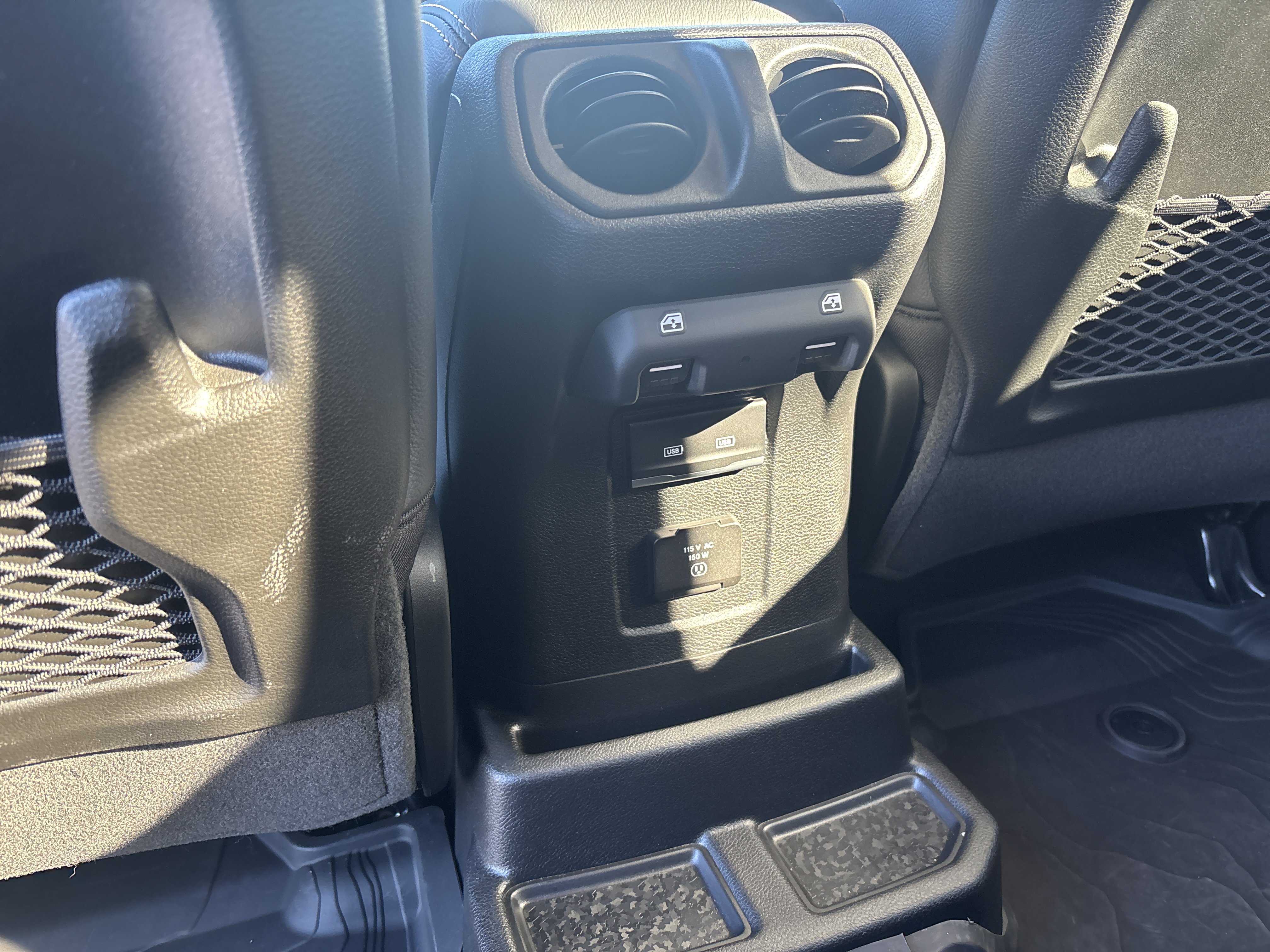 Used 2024 Jeep Wrangler Unlimited Sahara w/ Technology Group AWD/4WD image 36