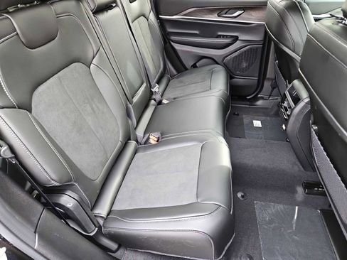 New 2026 Jeep Grand Cherokee Altitude image 20