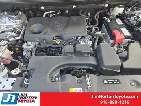 Used 2025 Toyota RAV4 XLE FWD image 33