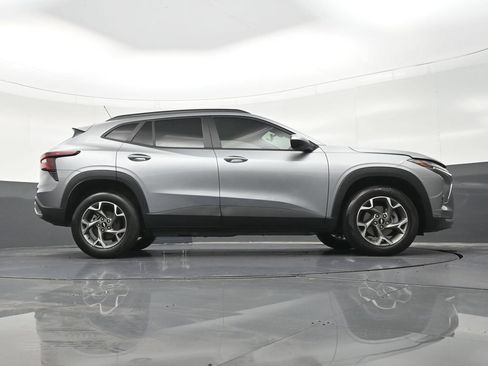 Used 2025 Chevrolet Trax LT FWD image 30