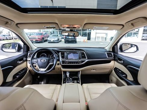 Used 2016 Toyota Highlander Limited FWD image 43