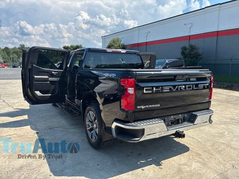 Used 2022 Chevrolet Silverado 1500 LT AWD/4WD image 15