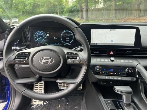 Used 2025 Hyundai Elantra SEL FWD image 7