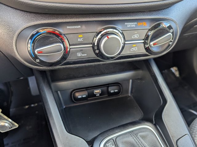 Used 2025 Kia Soul LX w/ LX Technology Package FWD image 24