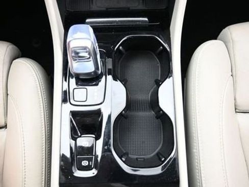 Used 2023 Volvo XC40 B5 Plus w/ Driver Assist Package AWD/4WD image 11