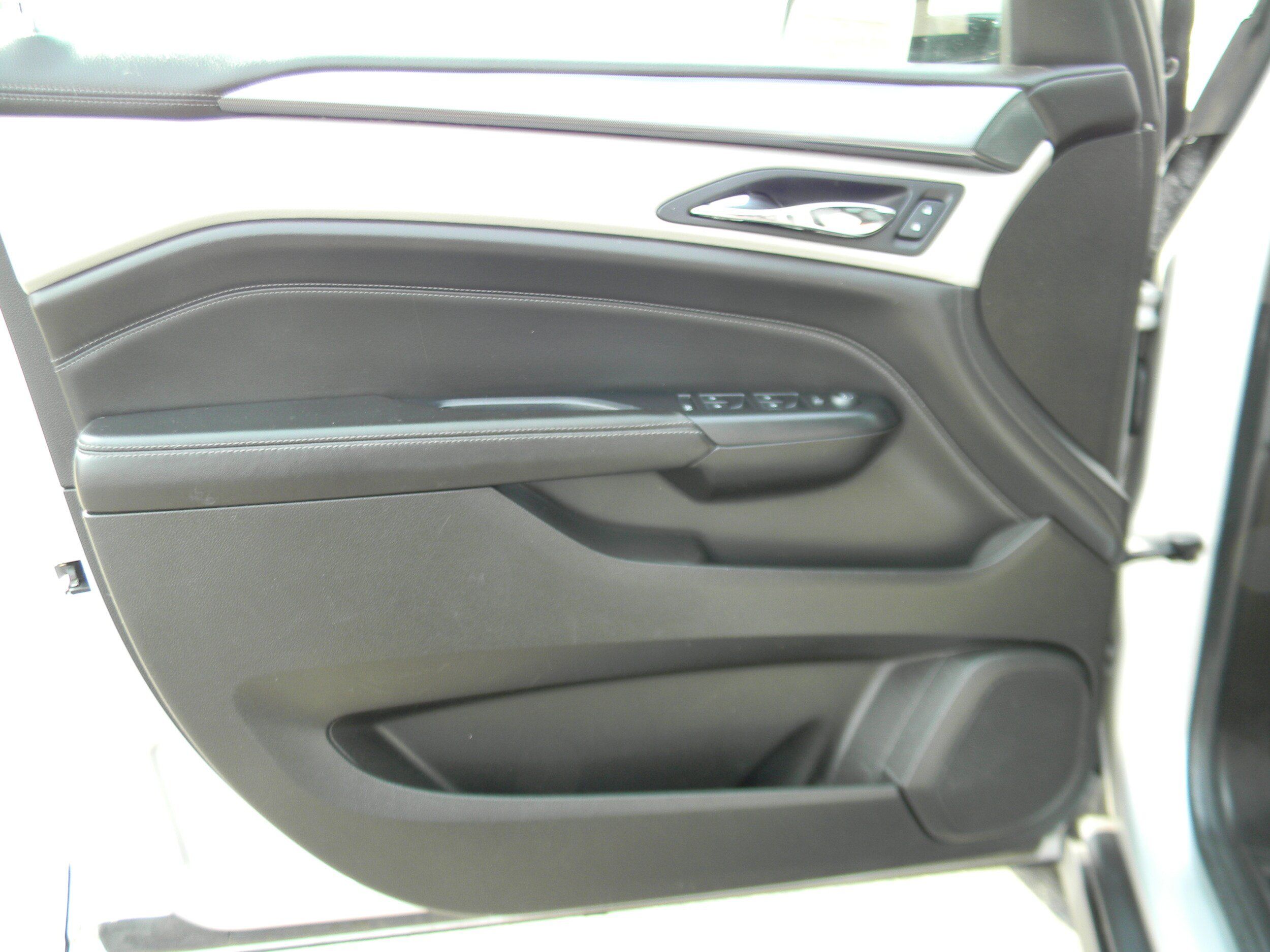 Used 2013 Cadillac SRX FWD image 11