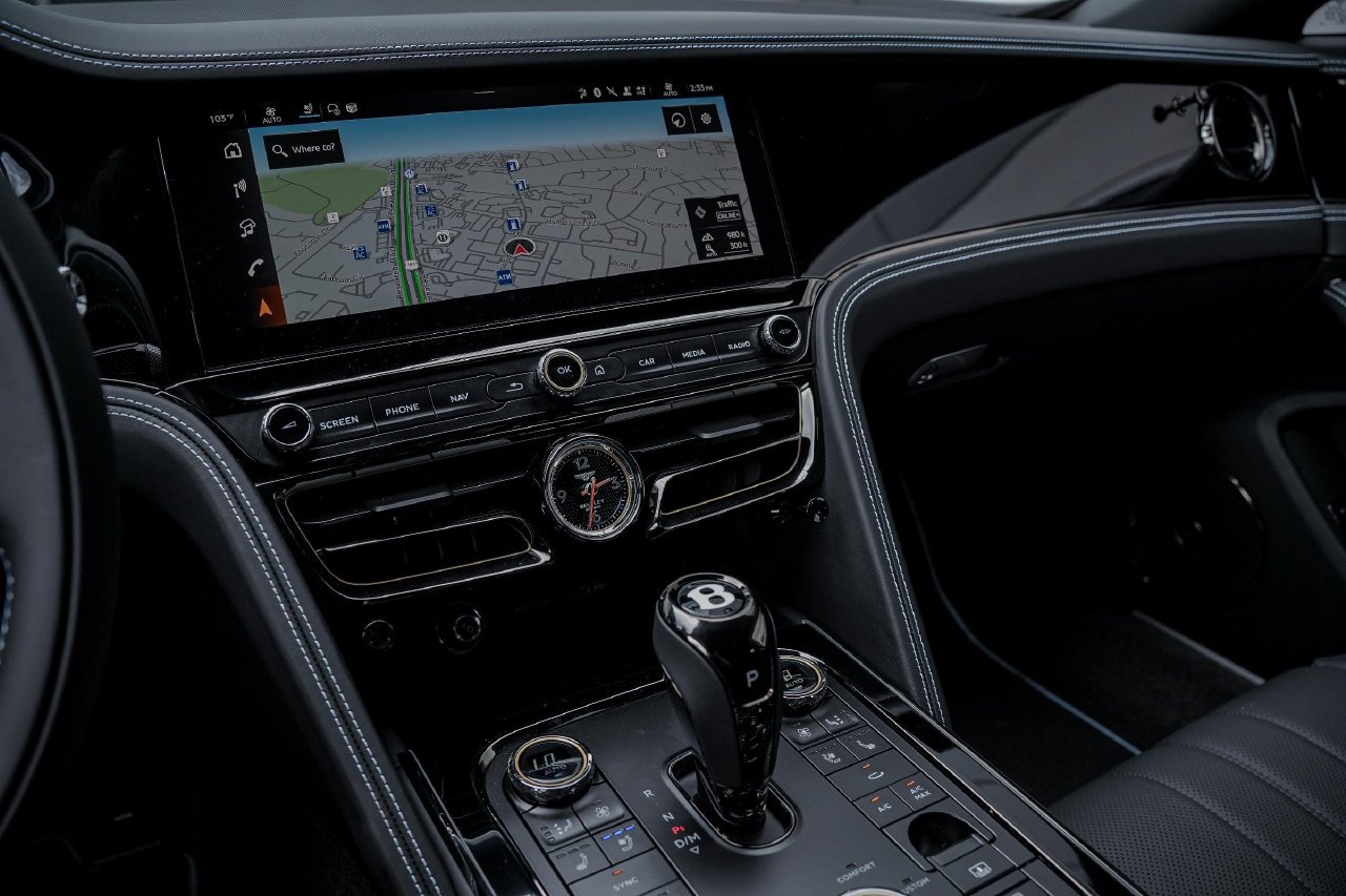 Used 2025 Bentley Flying Spur Plug-In Hybrid AWD/4WD image 29