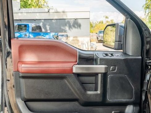 Used 2018 Ford F150 Platinum w/ Equipment Group 701A Luxury image 17