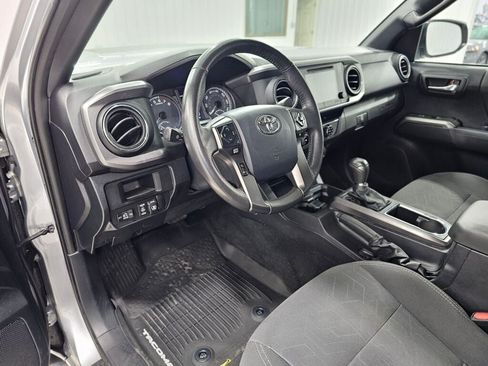 Used 2017 Toyota Tacoma TRD Sport w/ Tow Package (A/T) AWD/4WD image 26