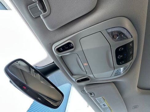 Used 2023 Chrysler Pacifica Limited image 33