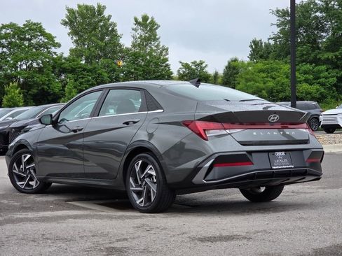 Used 2025 Hyundai Elantra SEL FWD image 24