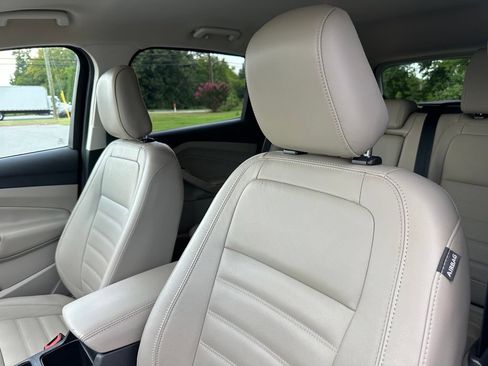 Used 2019 Ford Escape Titanium FWD image 14