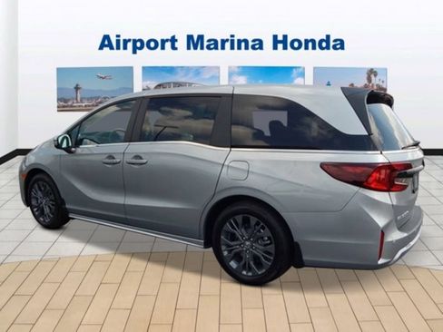 New 2026 Honda Odyssey Touring image 3