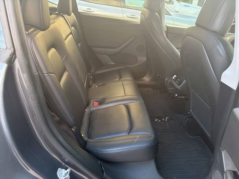 Used 2020 Tesla Model Y Long Range AWD/4WD image 18