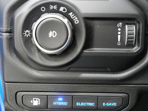 Used 2024 Jeep Wrangler Unlimited Sahara w/ Technology Group AWD/4WD image 14