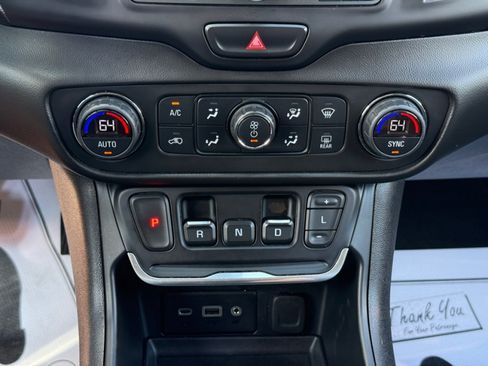 Used 2020 GMC Terrain SLE w/ Driver Convenience Package FWD image 15